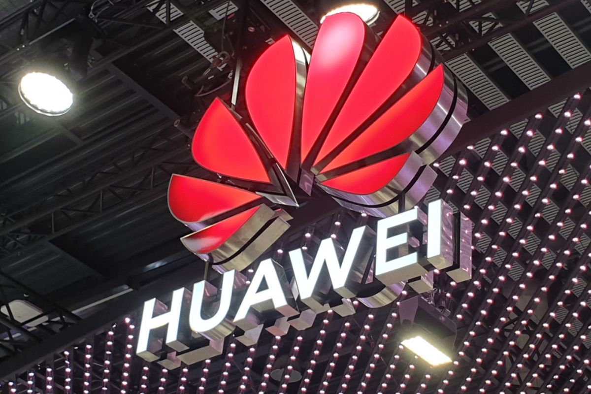 Huawei Pamerkan CloudMatrix 384 Sistem AI Penantang Nvidia