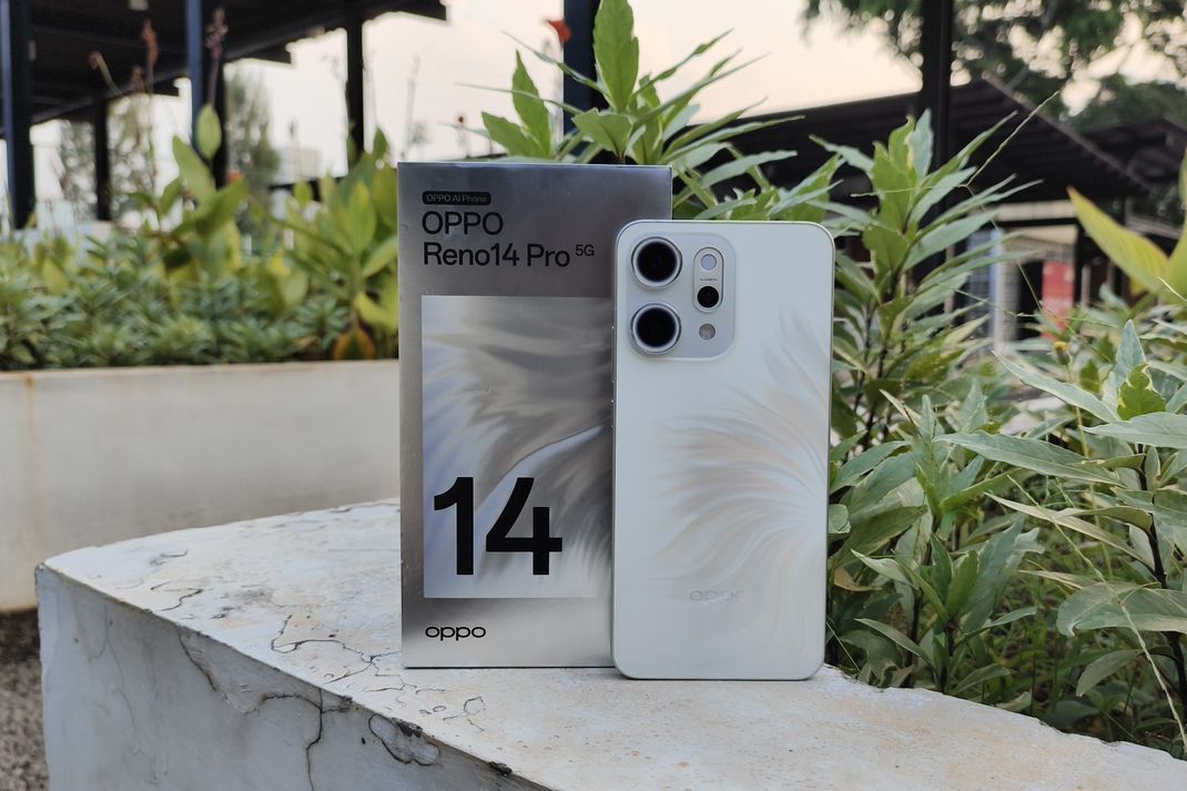 Membuka Kotak Kemasan Oppo Reno 14 Pro 5G yang Punya Desain Baru