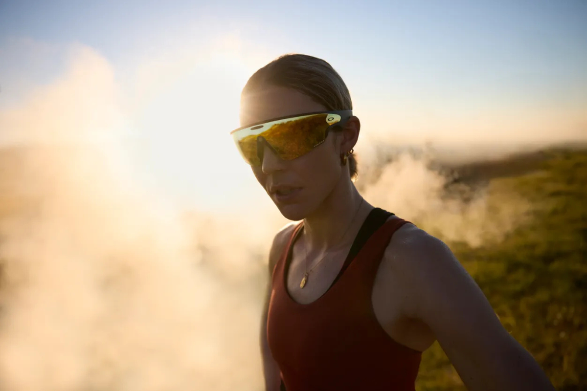 Oakley Meta Vanguard Resmi, Kacamata Pintar untuk Atlet